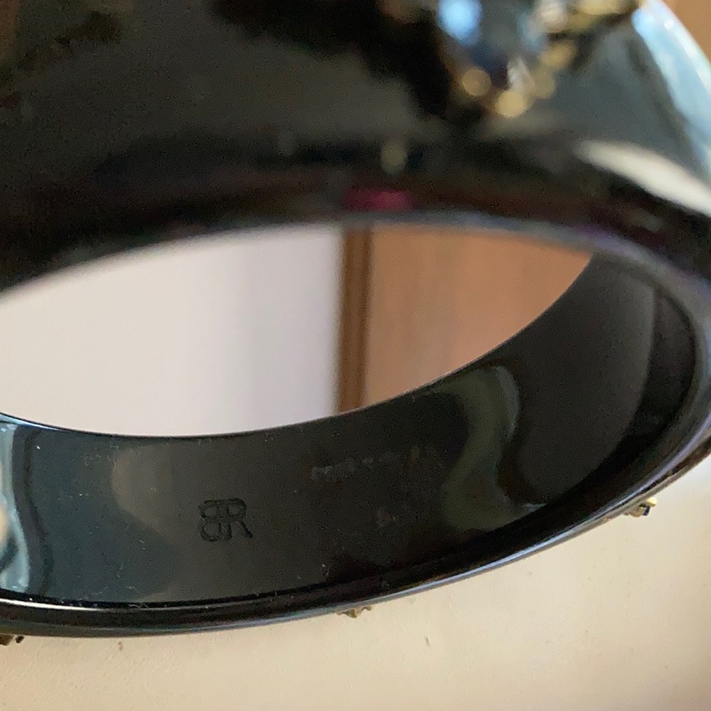 Banana Republic Plastic Bangle - Picture 4 of 5